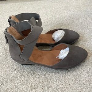 gentle souls by Kenneth Cole Gray Suede Wedges 6.5M